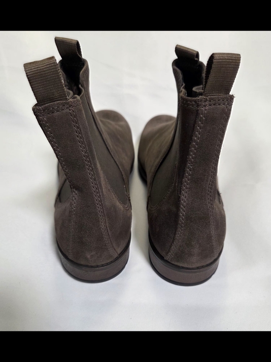 Clarks Men\'s Dark Brown Suede Chukka Boots